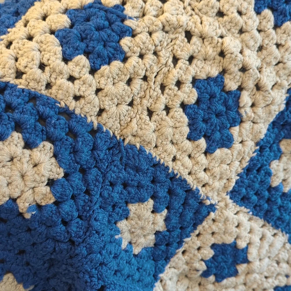 💙60's Handmade Blanket🤍 - Picture 3 of 5